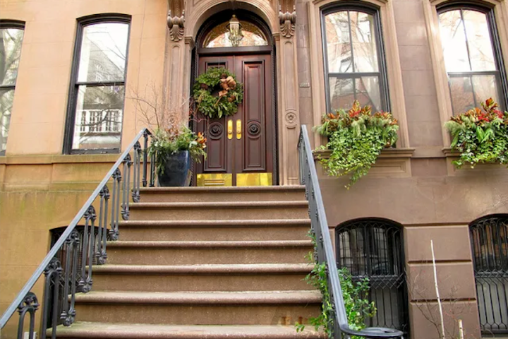a bench in front of a building